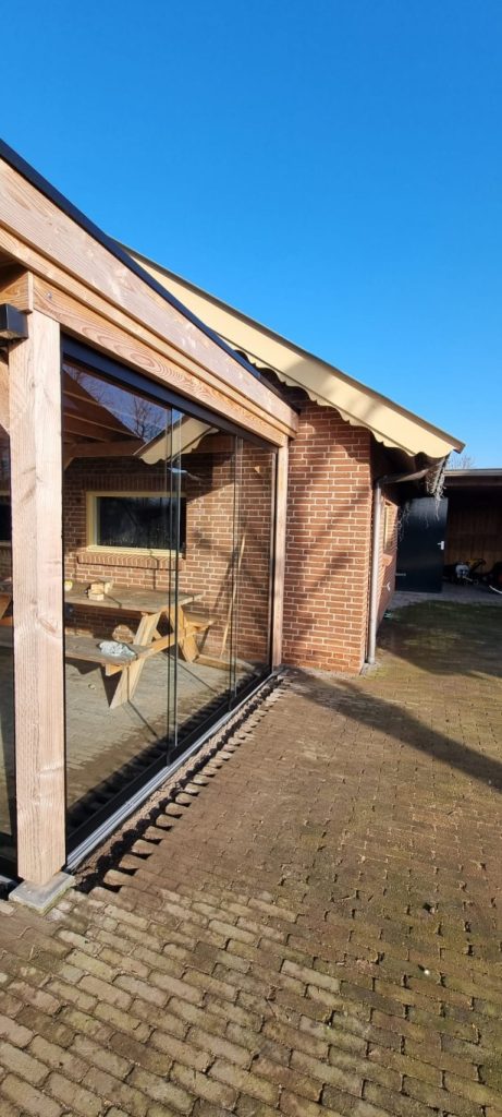 Glazen schuifwand Gelderland inclusief montage, Glazen schuifwand Roosendaal