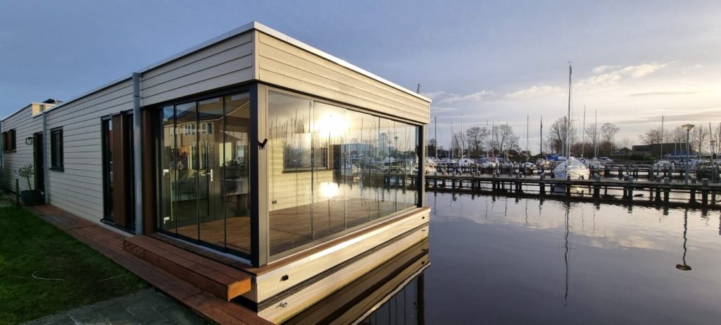 Glazen schuifwand Friesland inclusief montage