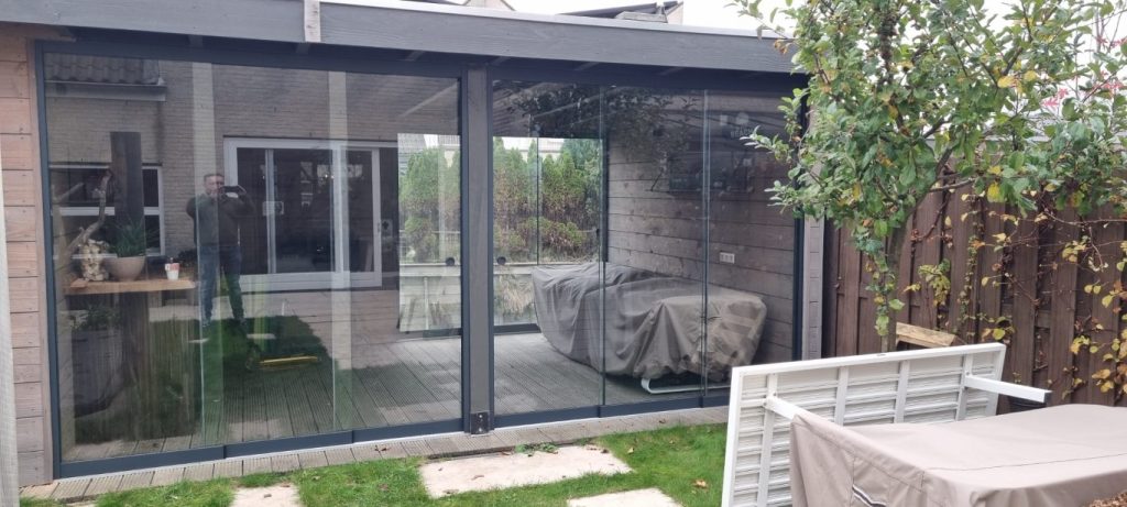 glazen schuifwand in bestaande overkapping