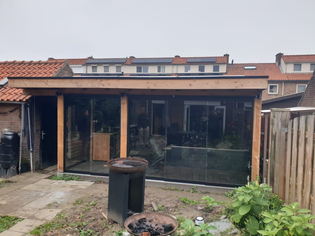 Sliding glass wall Zwolle including installation