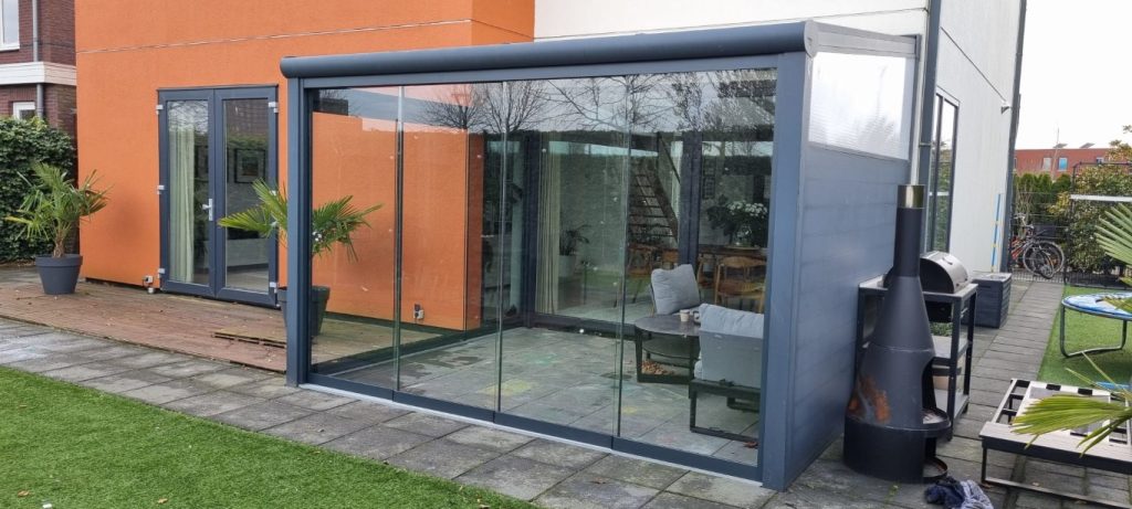 Glazen schuifwand Alphen aan den Rijn inclusief montage